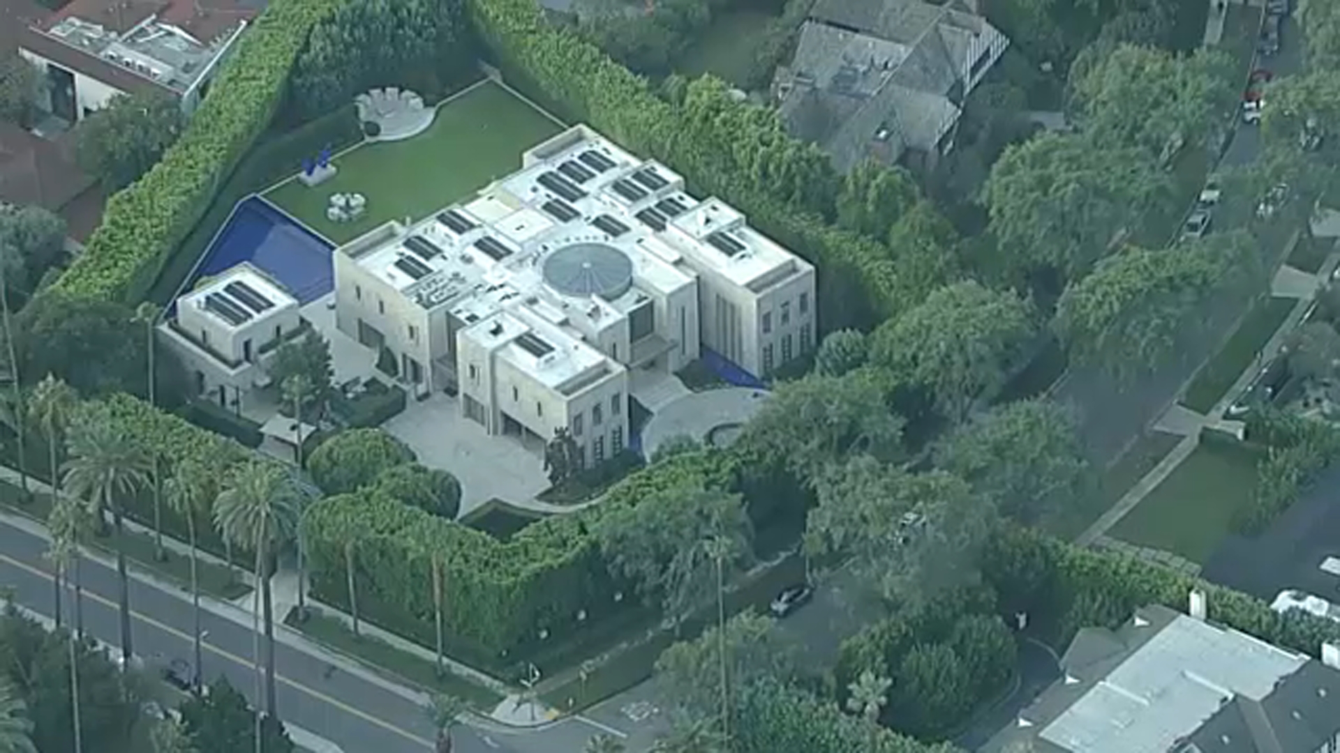 FBI serves search warrant tied to Eric Swalwell investigation at mansion in Beverly Hills
— Wheaton Community news